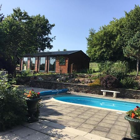 Tudor Lodge With Pool & Bbq Cabin Лискерд Экстерьер фото