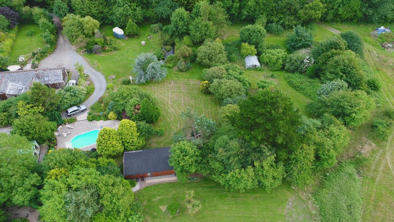 Tudor Lodge With Pool & Bbq Cabin Лискерд Экстерьер фото