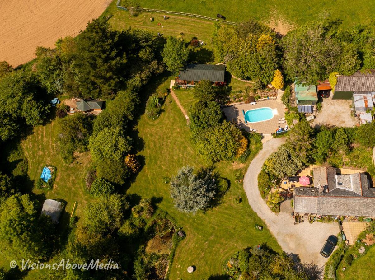 Tudor Lodge With Pool & Bbq Cabin Лискерд Экстерьер фото