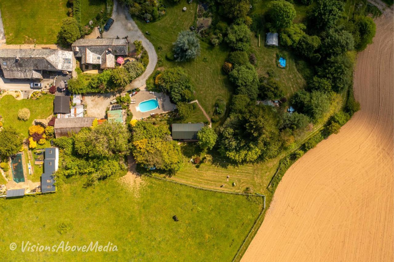 Tudor Lodge With Pool & Bbq Cabin Лискерд Экстерьер фото
