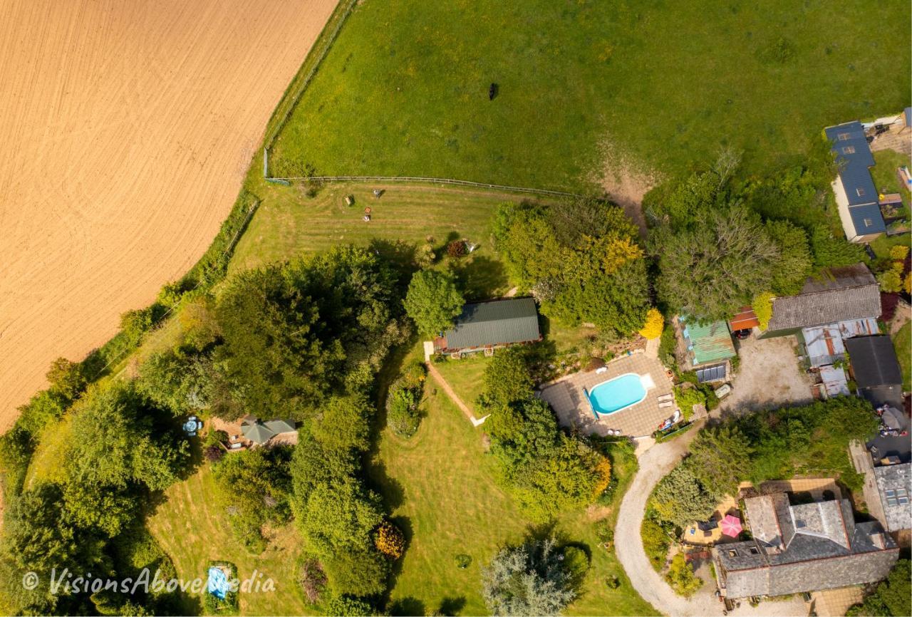 Tudor Lodge With Pool & Bbq Cabin Лискерд Экстерьер фото