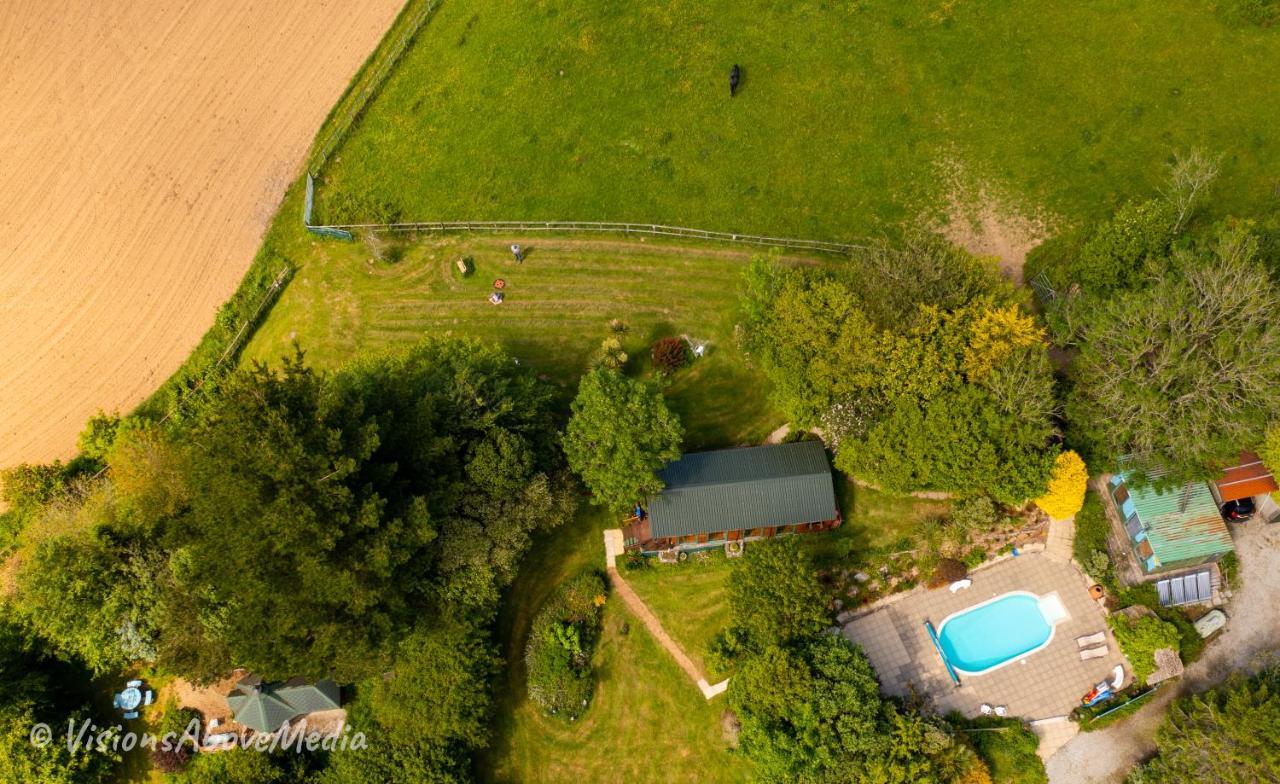 Tudor Lodge With Pool & Bbq Cabin Лискерд Экстерьер фото