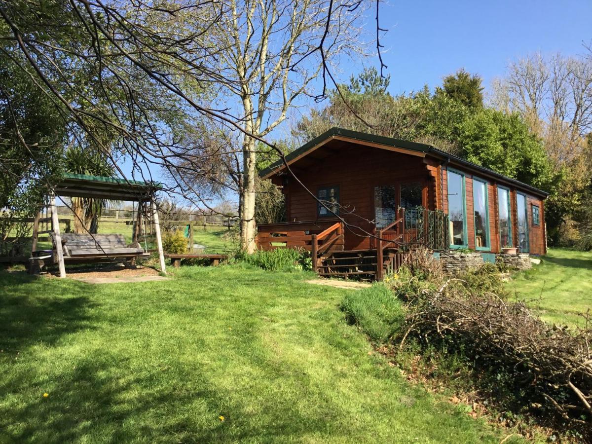 Tudor Lodge With Pool & Bbq Cabin Лискерд Экстерьер фото
